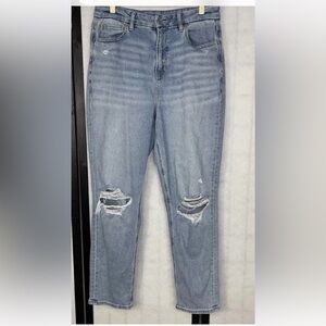American Eagle Distressed Jeans Pant. Size: 10